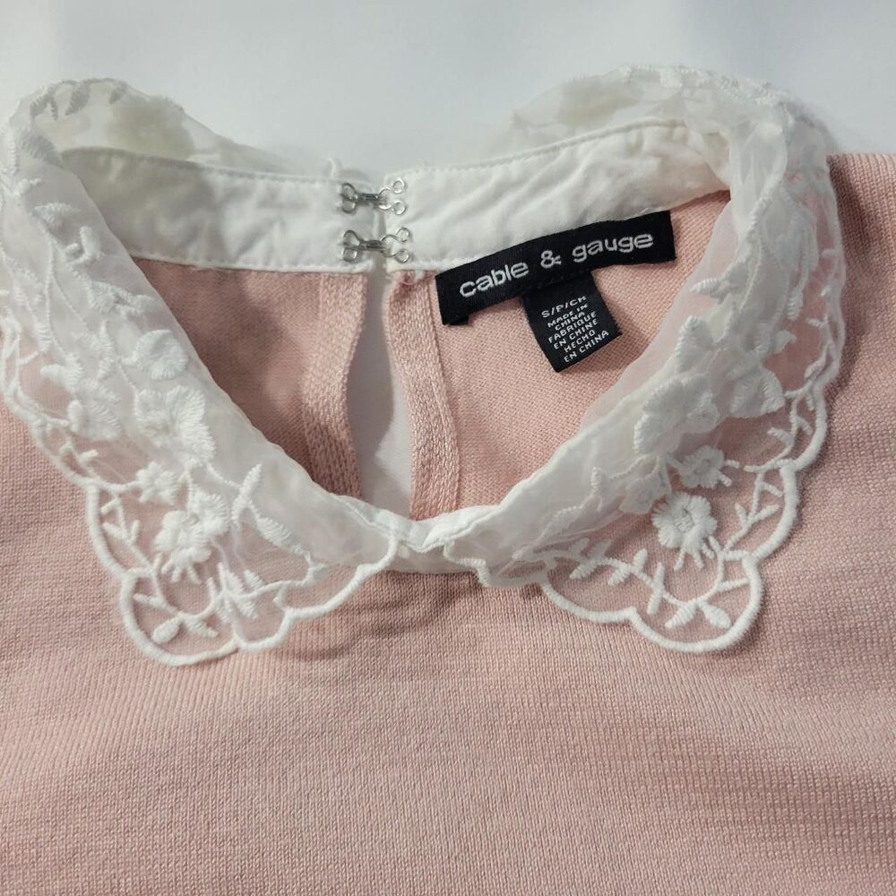 Cable & Gauge Baby Pink Lightweight Sweater, Embroidered Floral Lace Collar S